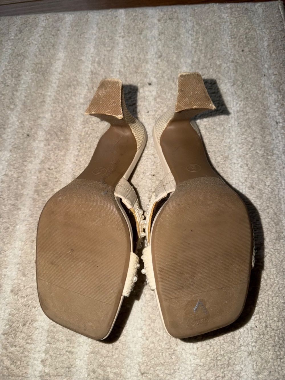 White slide on heels - Picture 4 of 4